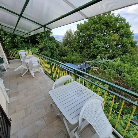 Mit Balkon Und Terrasse Opatija